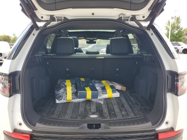 Certified 2025 Land Rover Discovery Sport Dynamic SE image 10