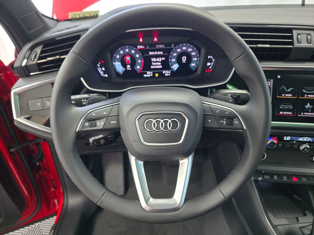 New 2025 Audi Q3 2.0T Premium image 14