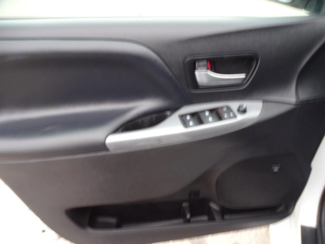 Used 2019 Toyota Sienna SE Premium AWD/4WD image 18