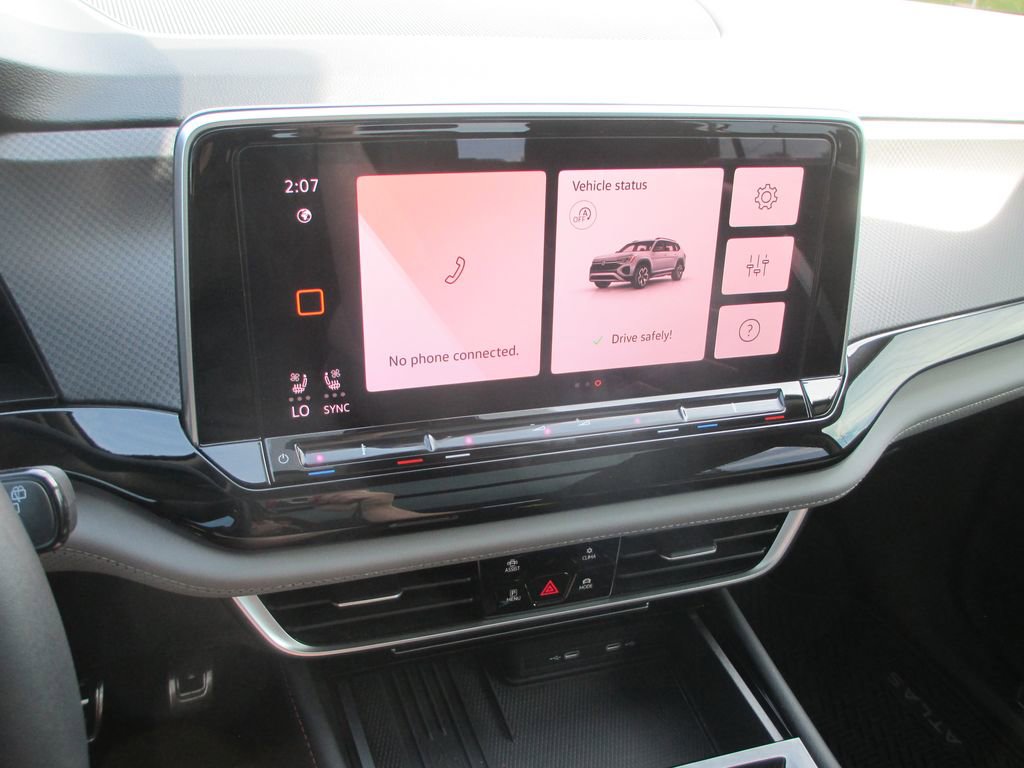 Used 2025 Volkswagen Atlas Peak Edition SE AWD/4WD image 25