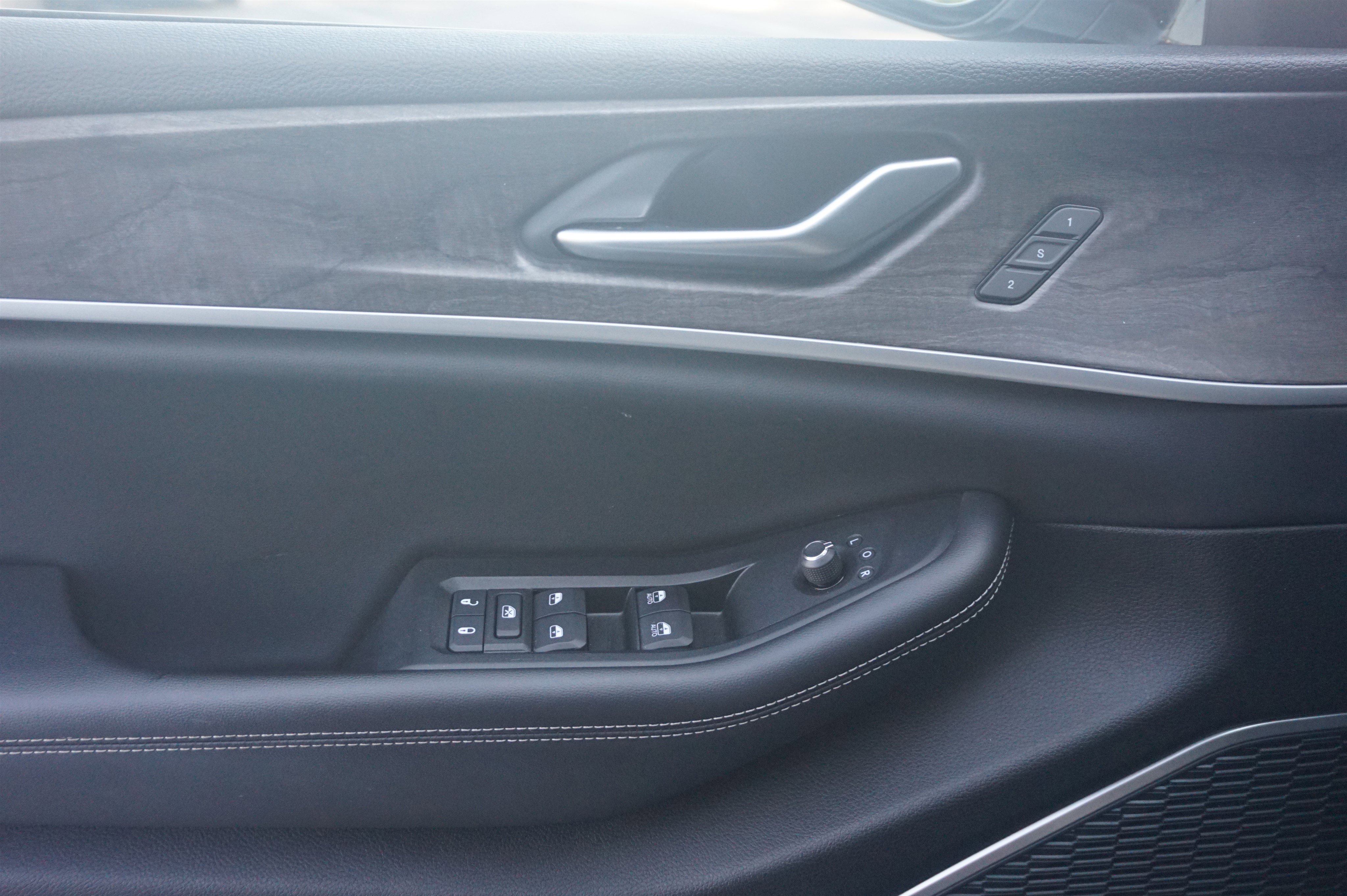 Used 2023 Jeep Grand Cherokee 4WD 4xe w/ Luxury Tech Group II image 16