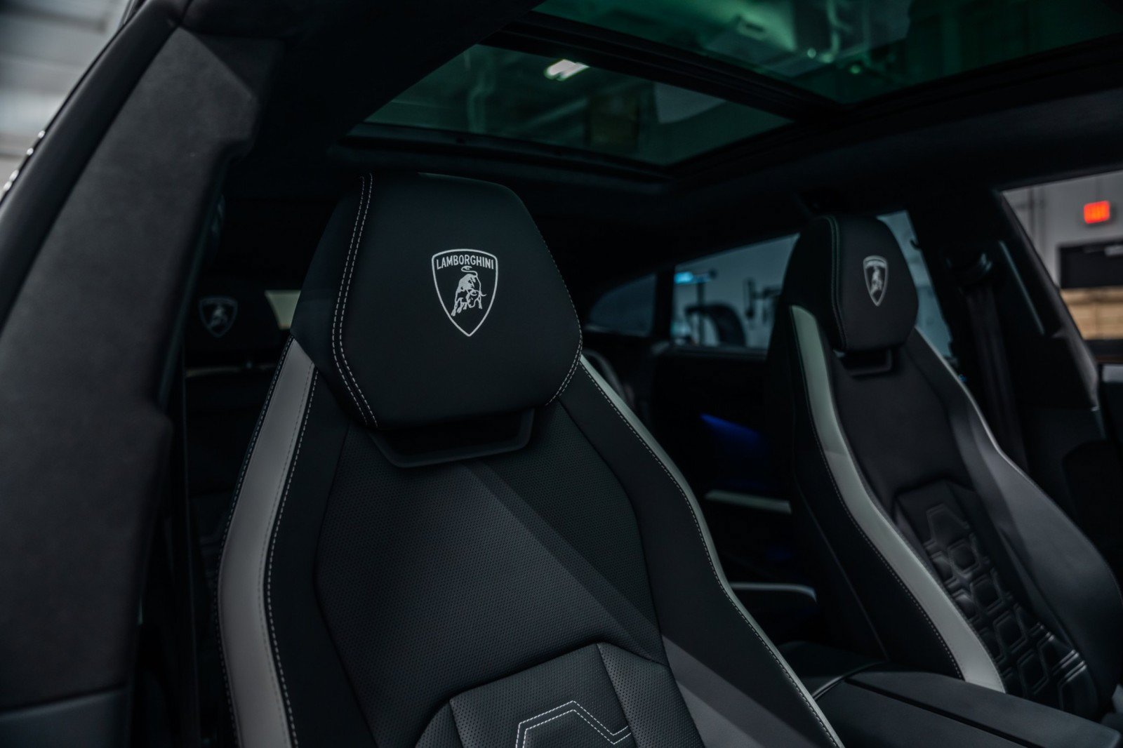 Used 2025 Lamborghini Urus SE AWD/4WD image 26