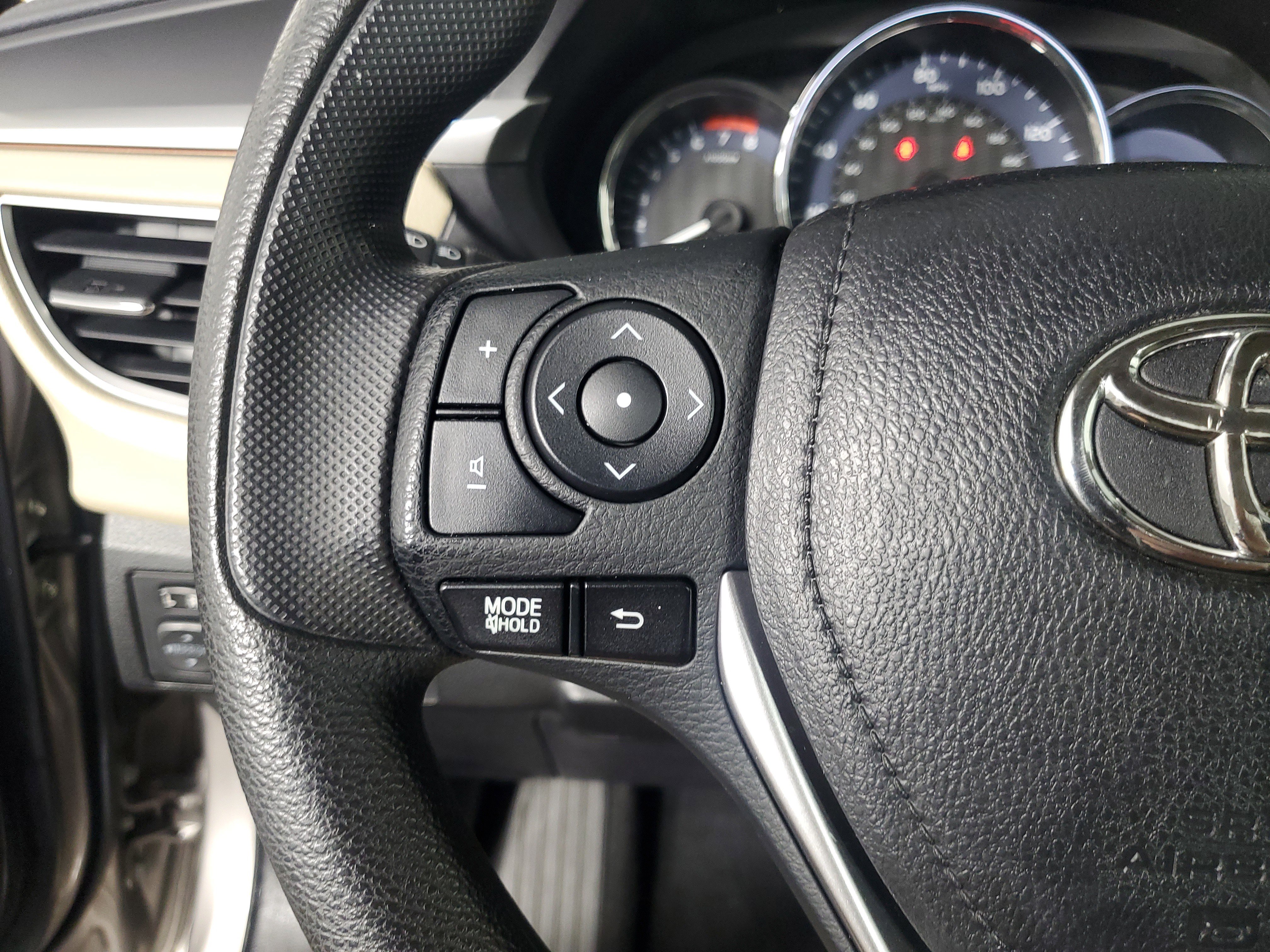 Used 2014 Toyota Corolla LE image 21