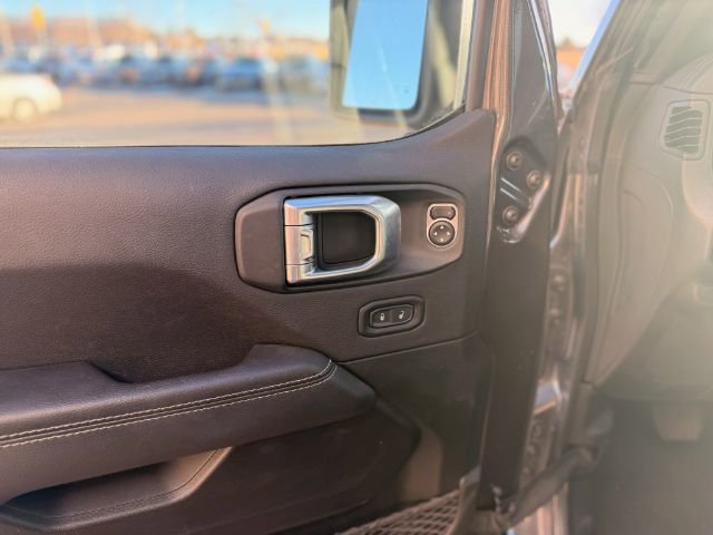 Used 2022 Jeep Wrangler Unlimited Sahara w/ Cold Weather Group AWD/4WD image 16