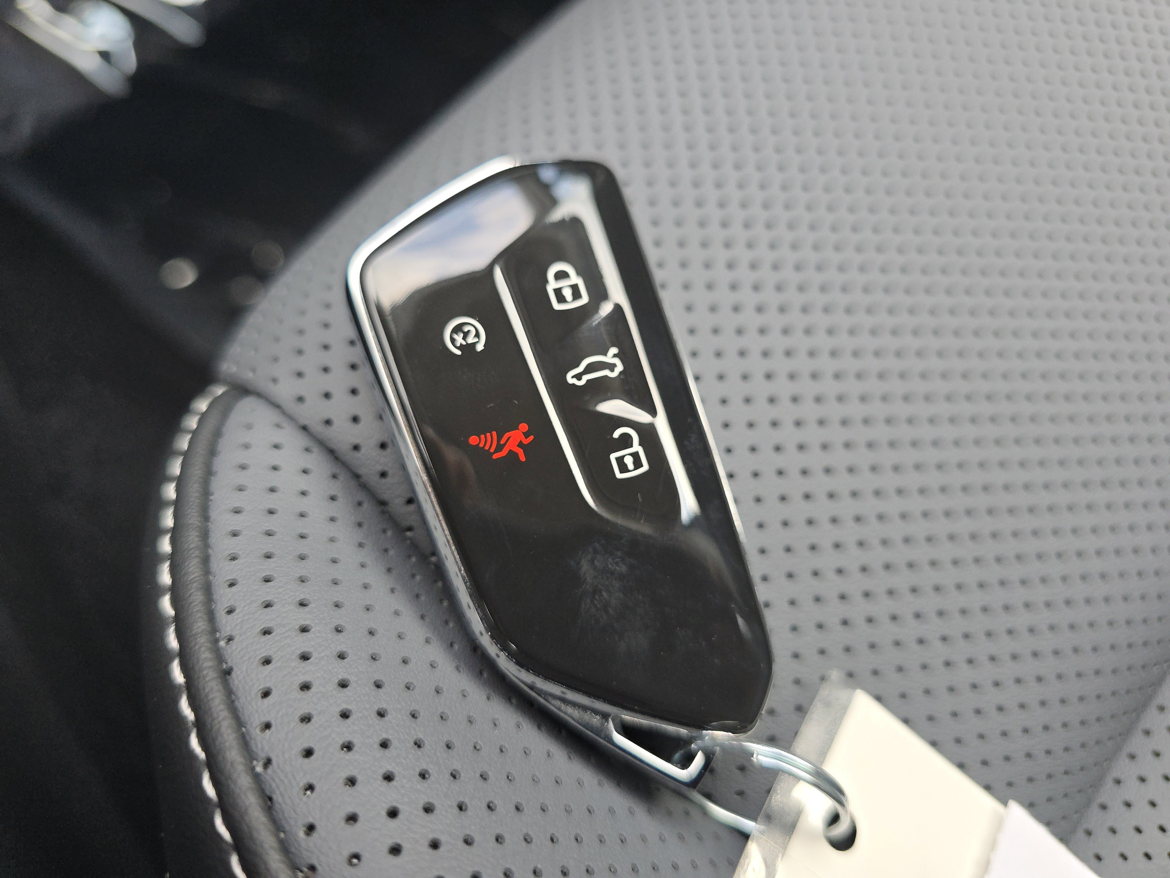 New 2025 Volkswagen Tiguan SE image 26