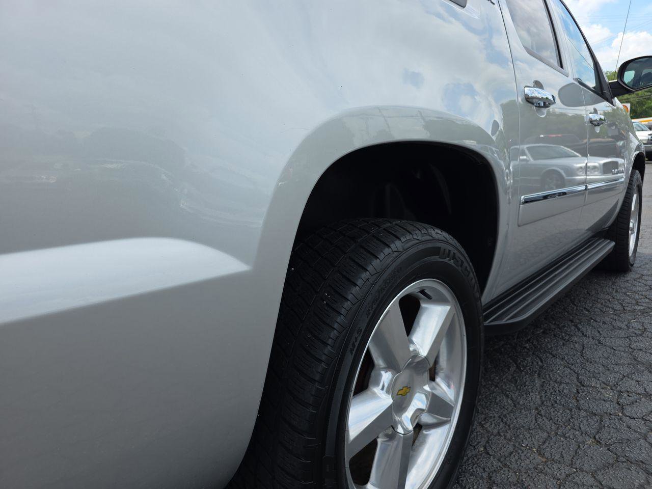Used 2010 Chevrolet Avalanche LTZ AWD/4WD image 37