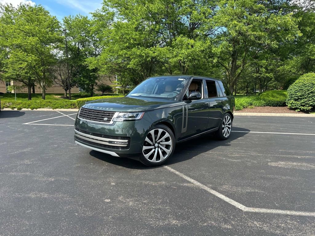 New 2025 Land Rover Range Rover SE