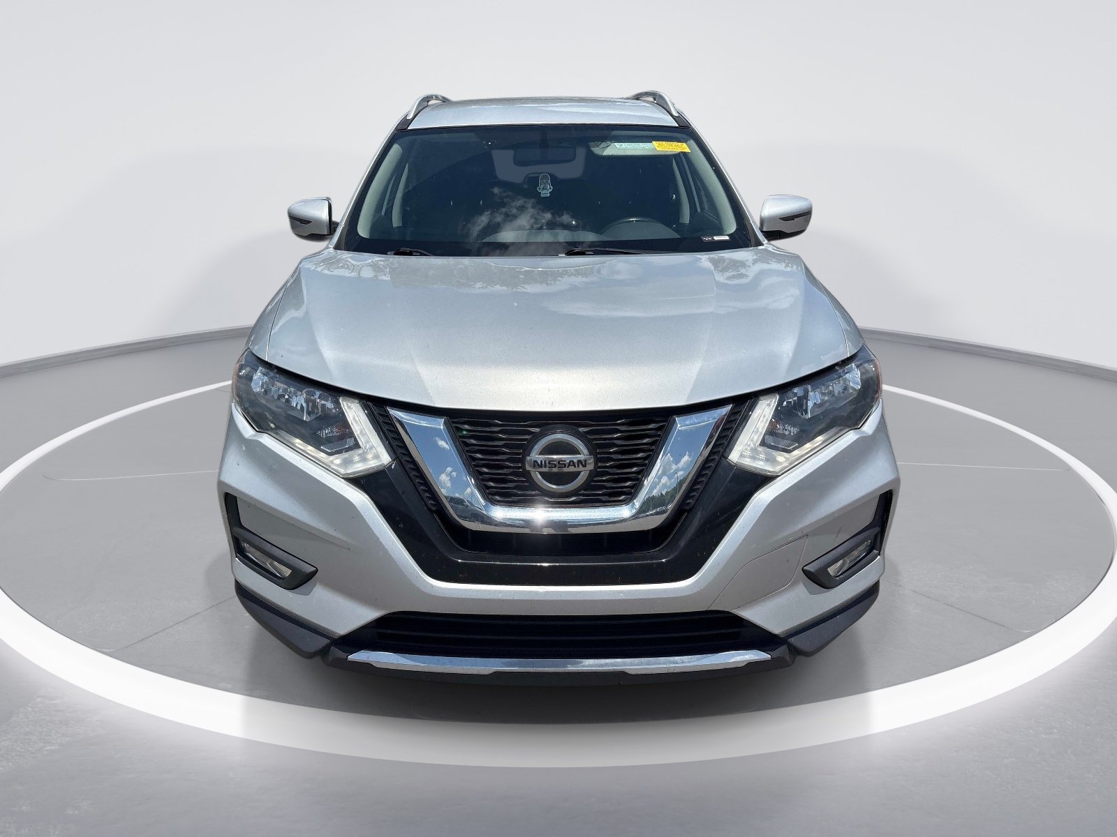 Used 2018 Nissan Rogue SV FWD image 2