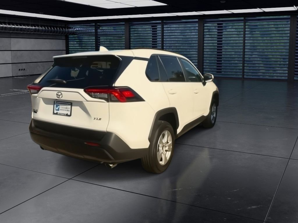 Used 2021 Toyota RAV4 XLE image 8