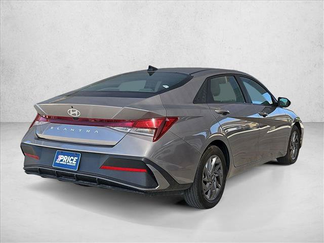 Used 2024 Hyundai Elantra SEL FWD image 5