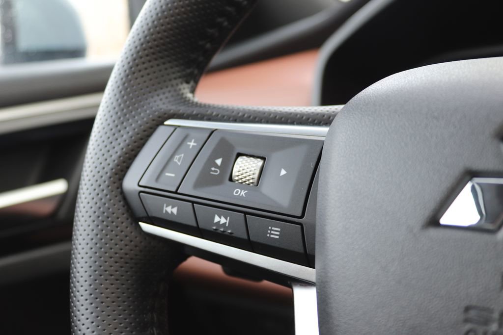 New 2026 Mitsubishi Outlander SEL image 9