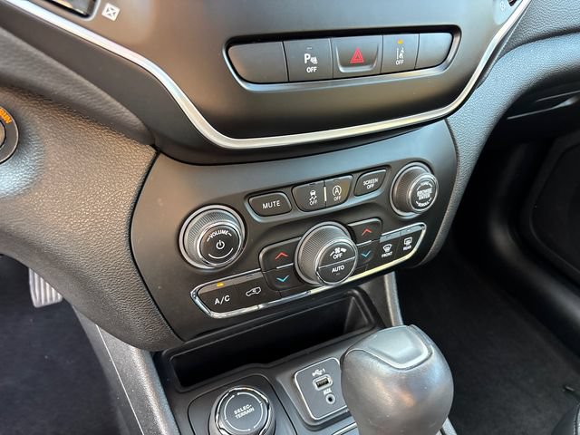 Used 2020 Jeep Cherokee Latitude Lux w/ Comfort/Convenience Group AWD/4WD image 22