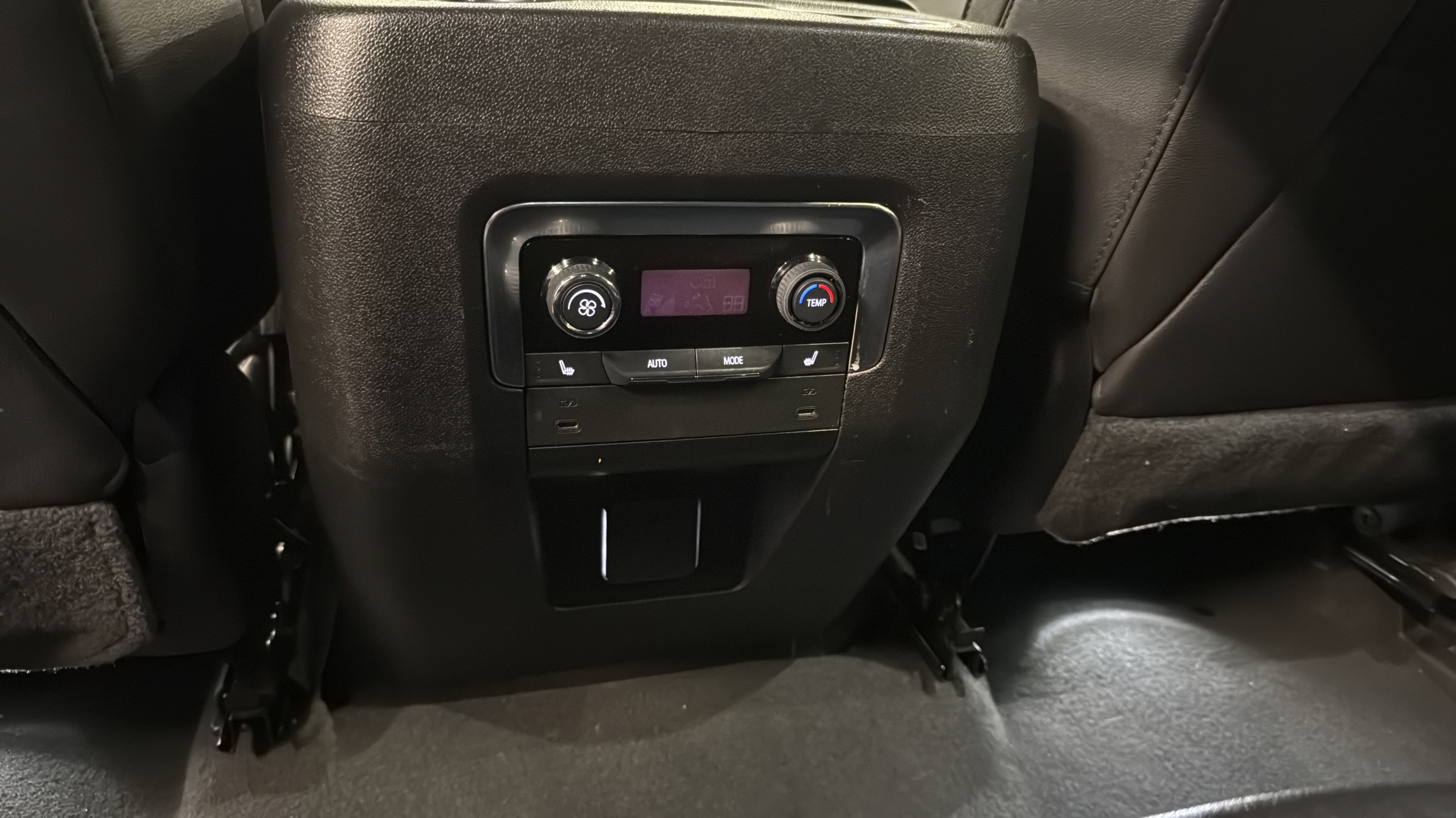 Used 2025 Chevrolet Suburban LT w/ Comfort Package AWD/4WD image 13