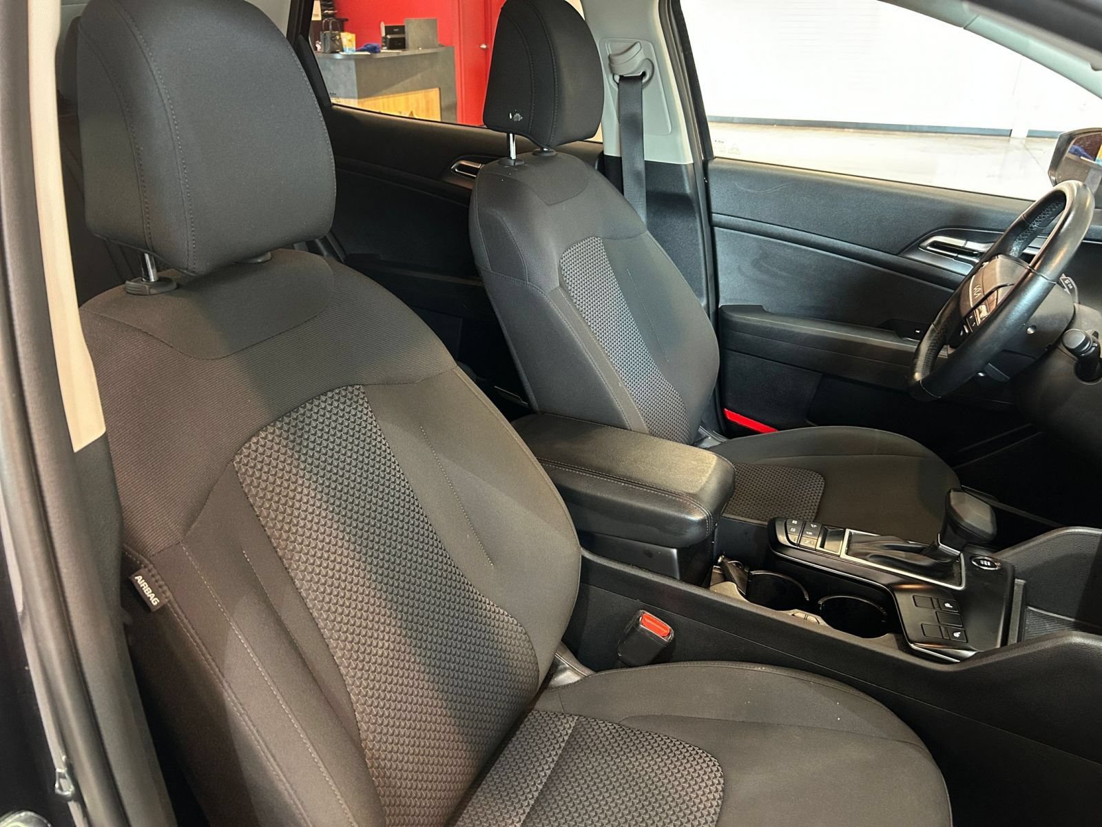 Used 2026 Kia Sportage LX AWD/4WD image 32