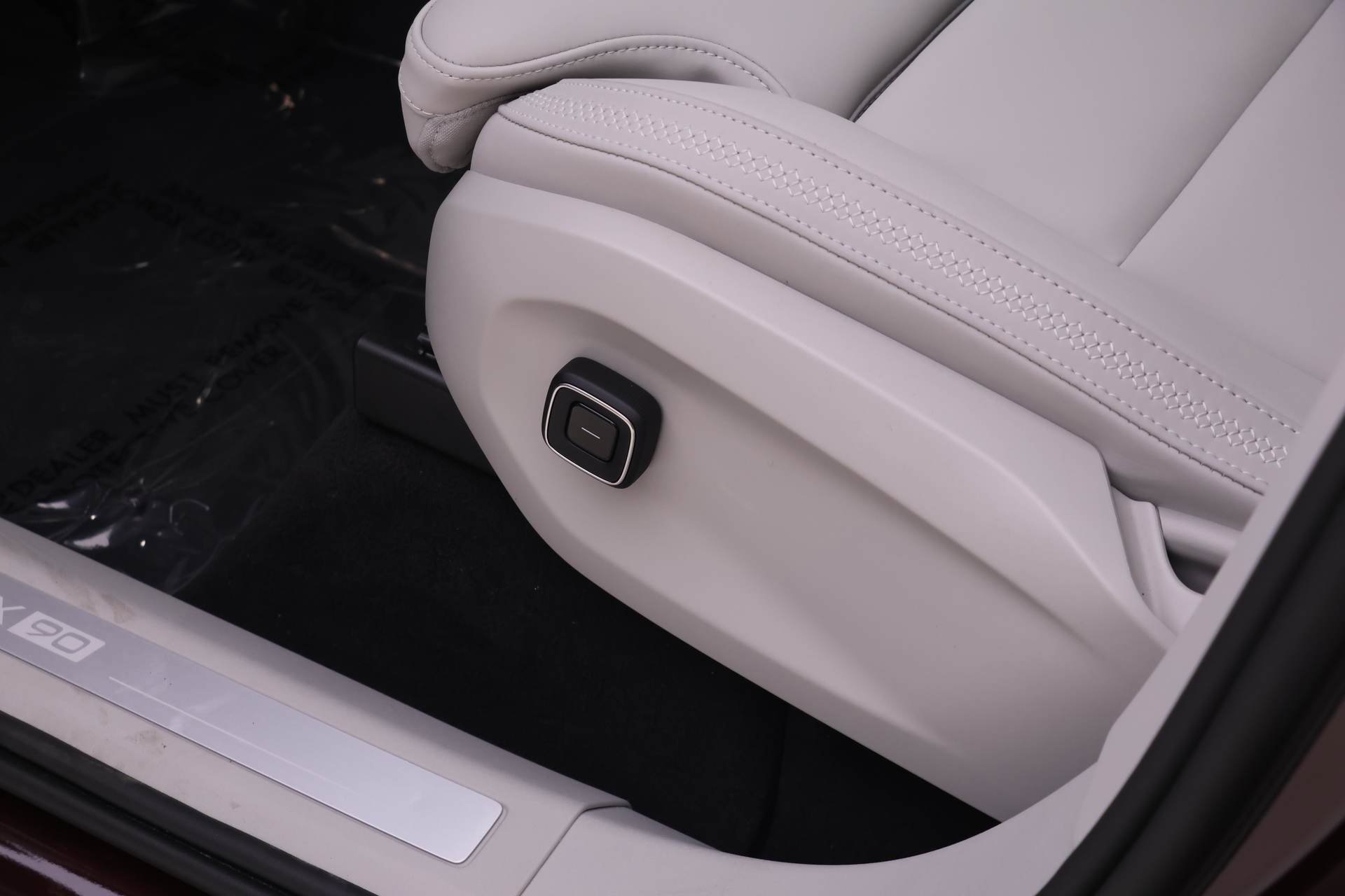 New 2025 Volvo EX90 Plus image 14