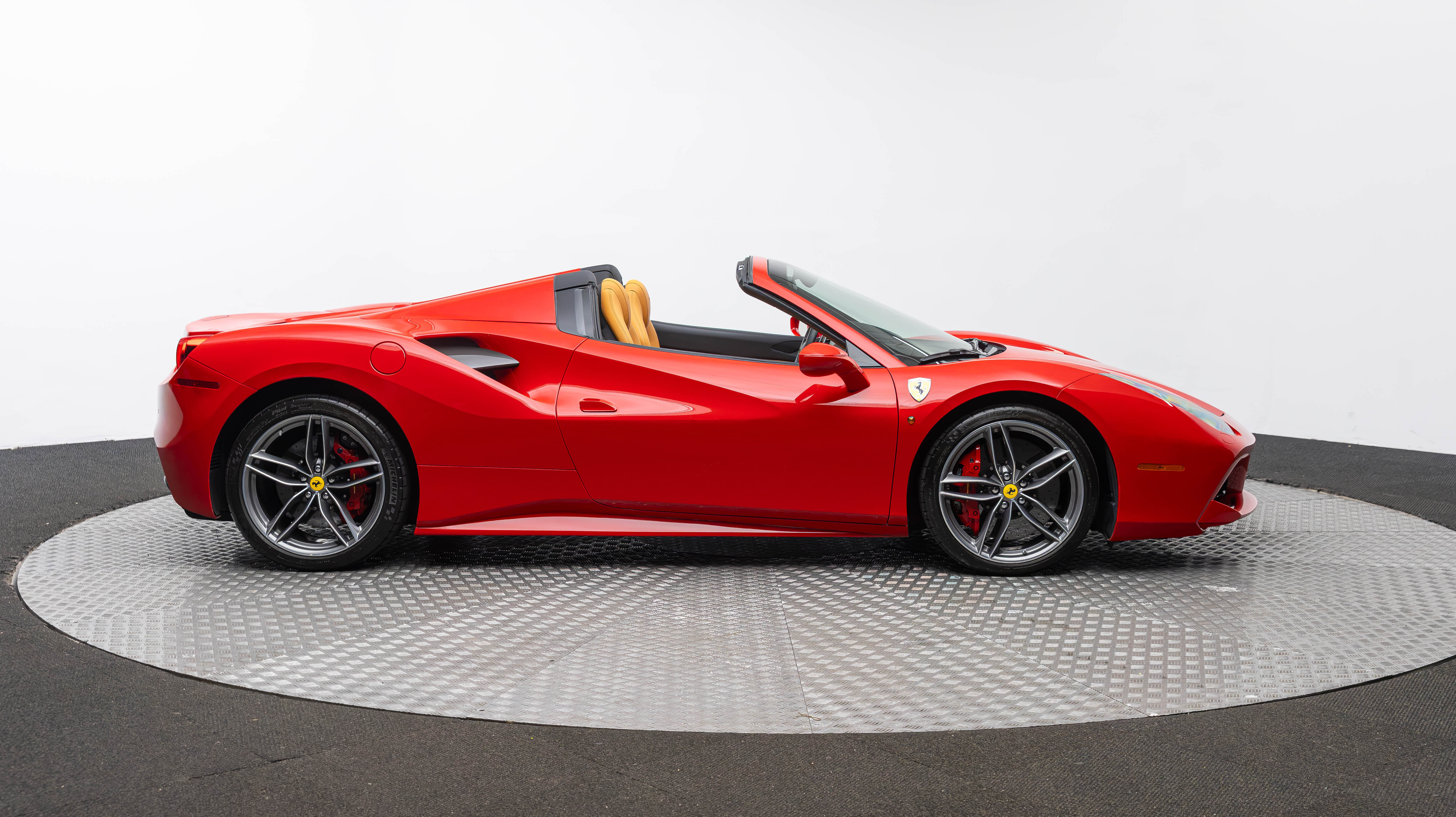 Certified 2019 Ferrari 488 Spider RWD image 10