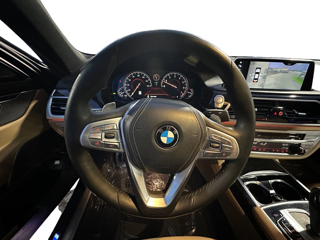 Used 2018 BMW 750i xDrive image 12