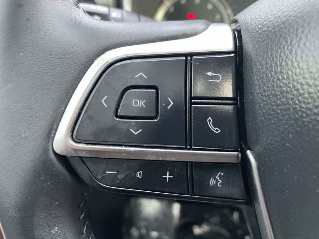 Used 2021 Toyota Highlander XLE image 34