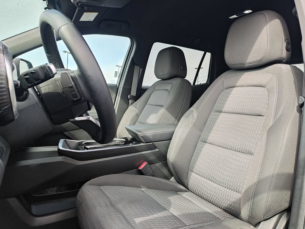 Used 2025 Chevrolet Equinox LT w/ Safety and Technology Package FWD image 13
