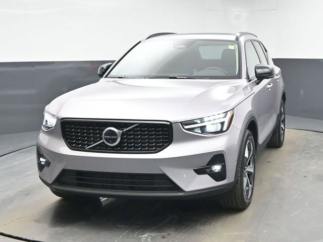 New 2026 Volvo XC40 B5 Plus w/ Protection Package Premier image 3