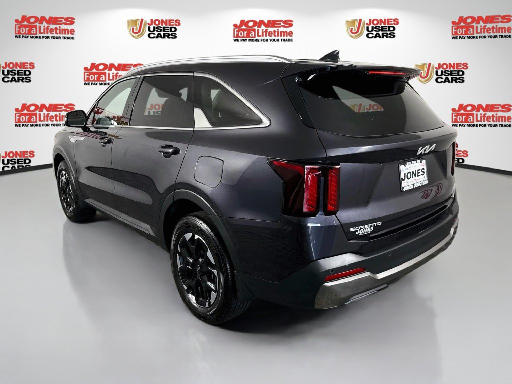 Certified 2025 Kia Sorento S AWD/4WD image 2