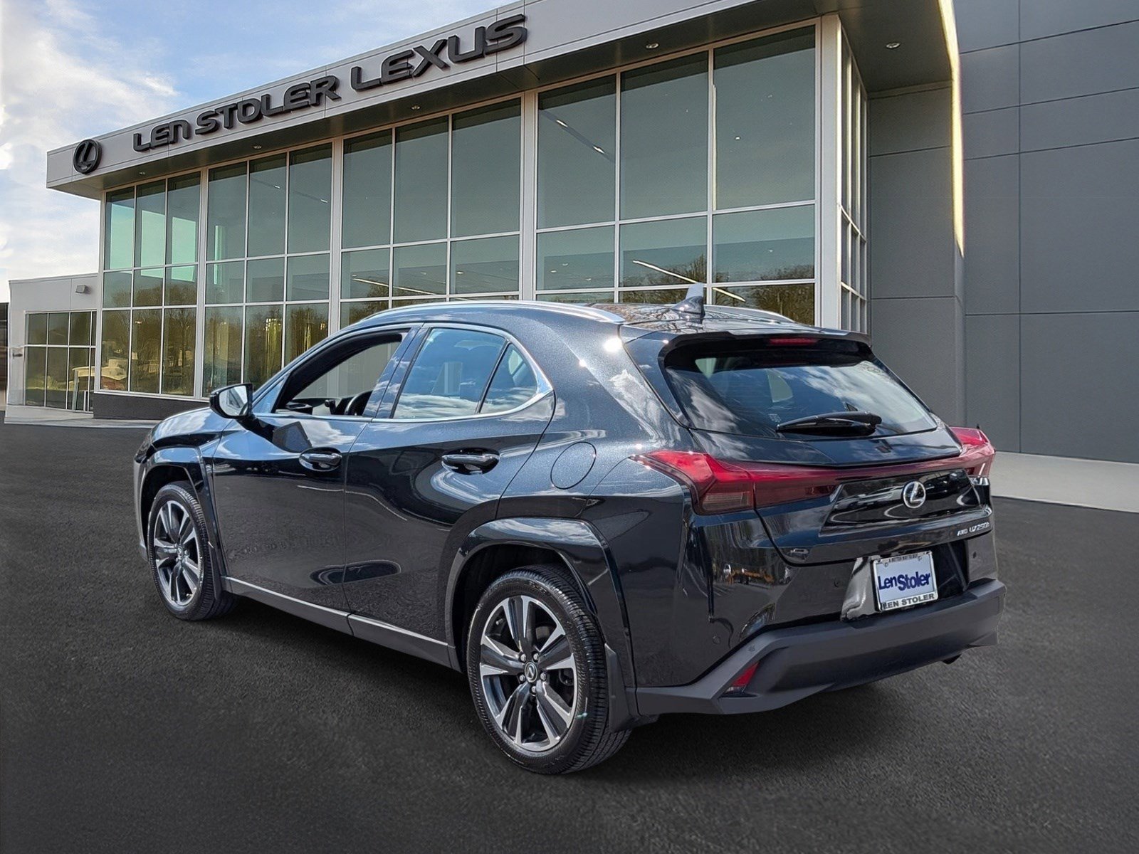 Used 2024 Lexus UX 250h AWD w/ Premium Package image 5