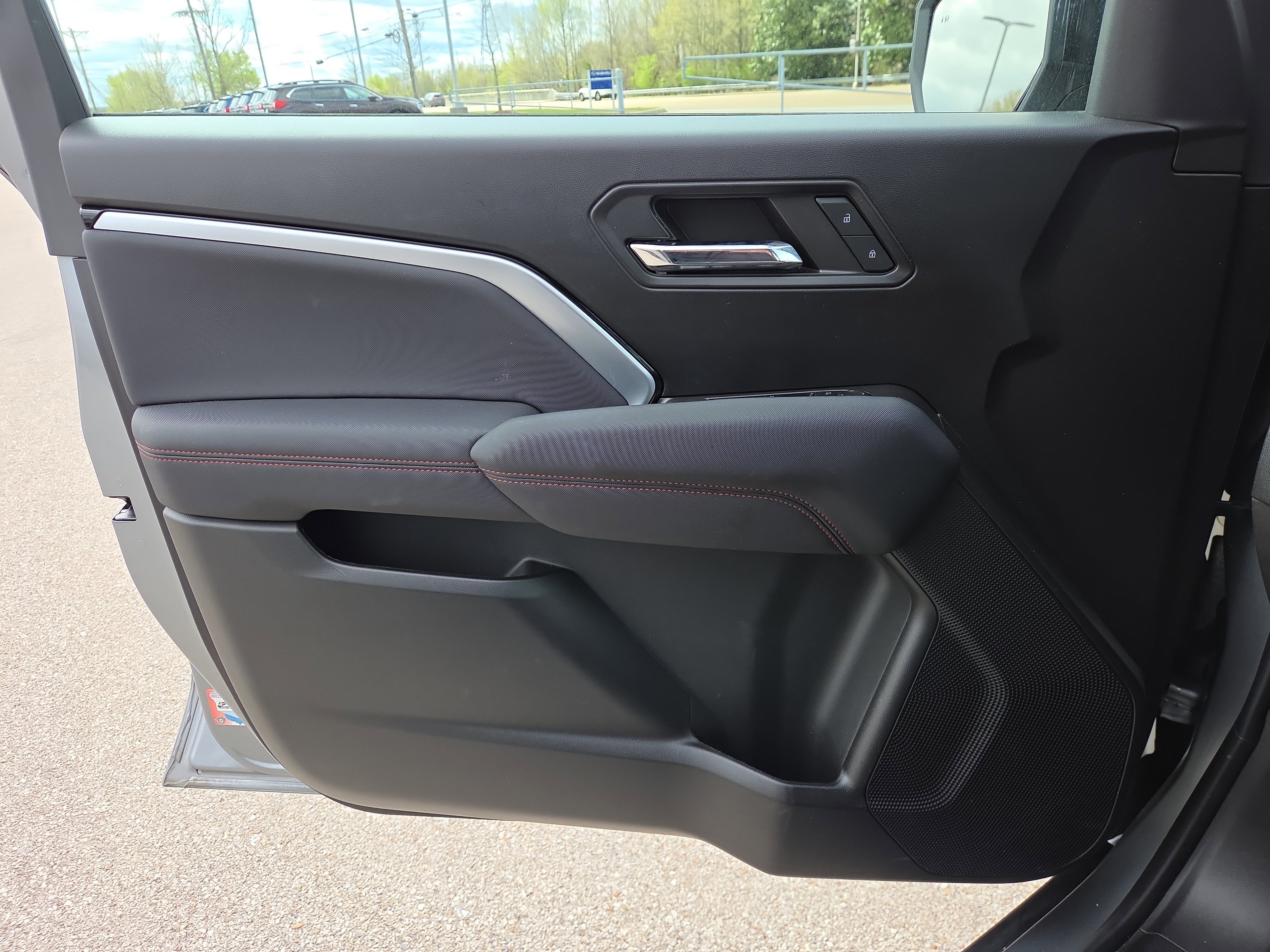 Used 2024 Chevrolet Colorado Z71 w/ Z71 Convenience Package 2 AWD/4WD image 17