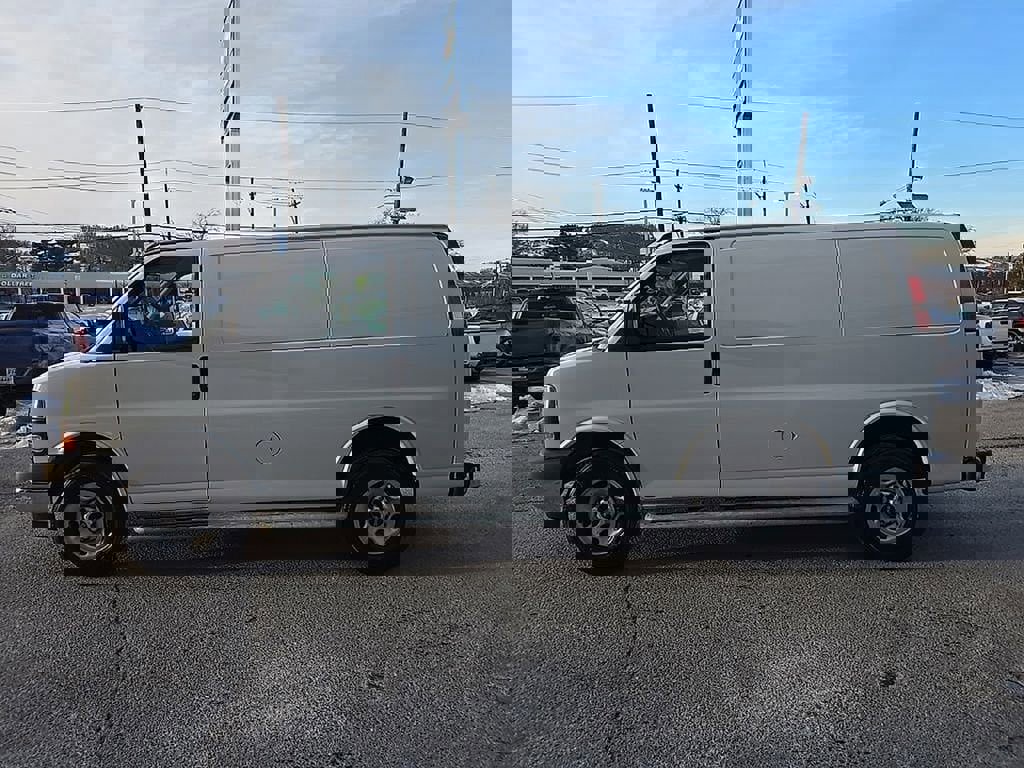 Used 2024 GMC Savana 2500 w/ Driver Convenience Package image 6