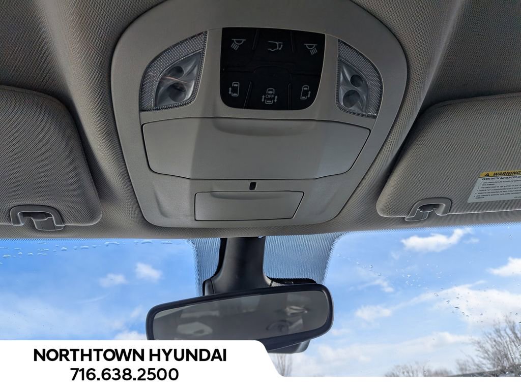 Used 2024 Chrysler Pacifica Touring-L image 23