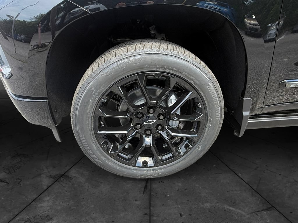 New 2026 Chevrolet Silverado 1500 High Country w/ High Country Premium Package AWD/4WD image 14