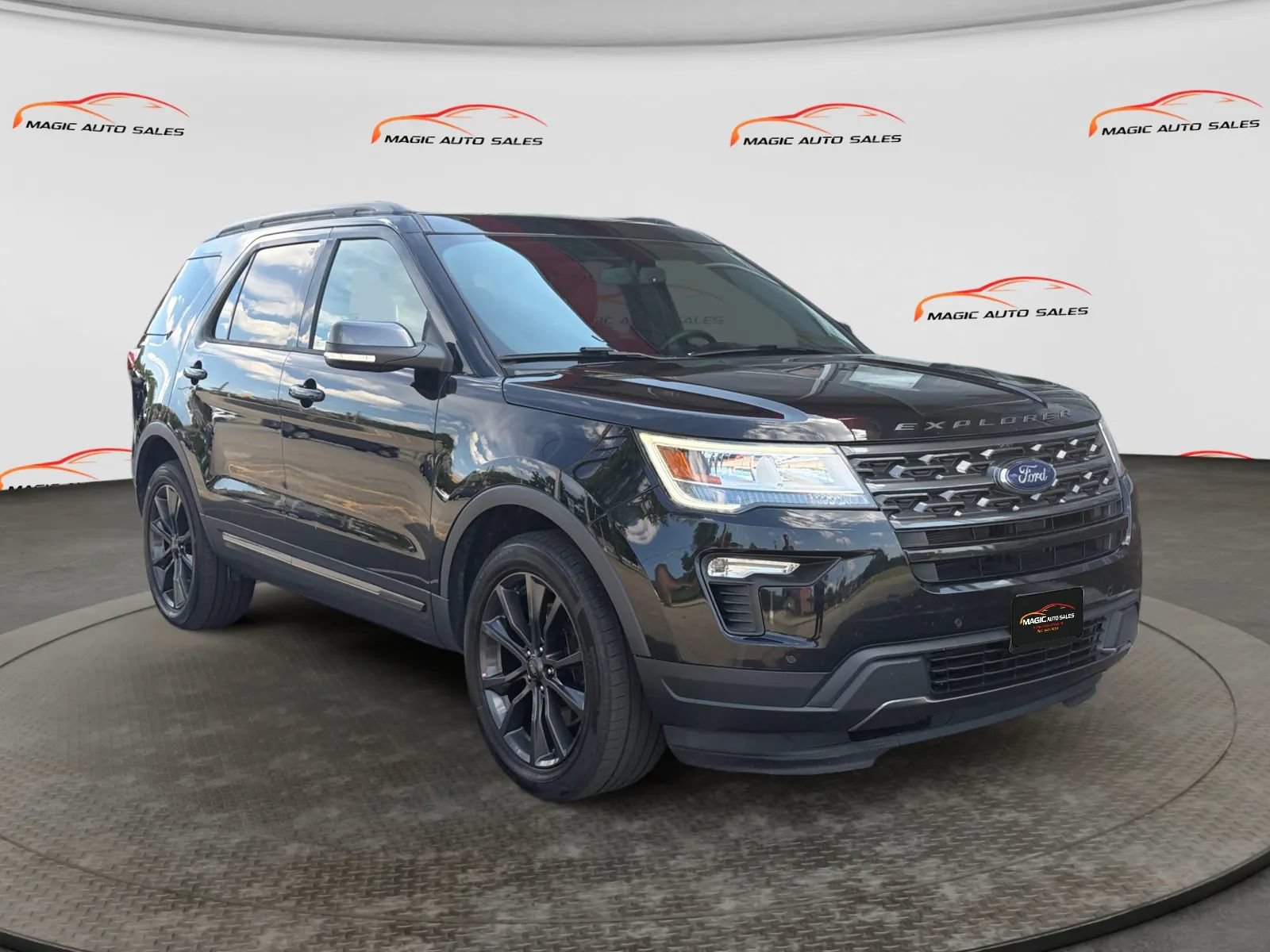 Used 2019 Ford Explorer XLT w/ Equipment Group 202A AWD/4WD image 5