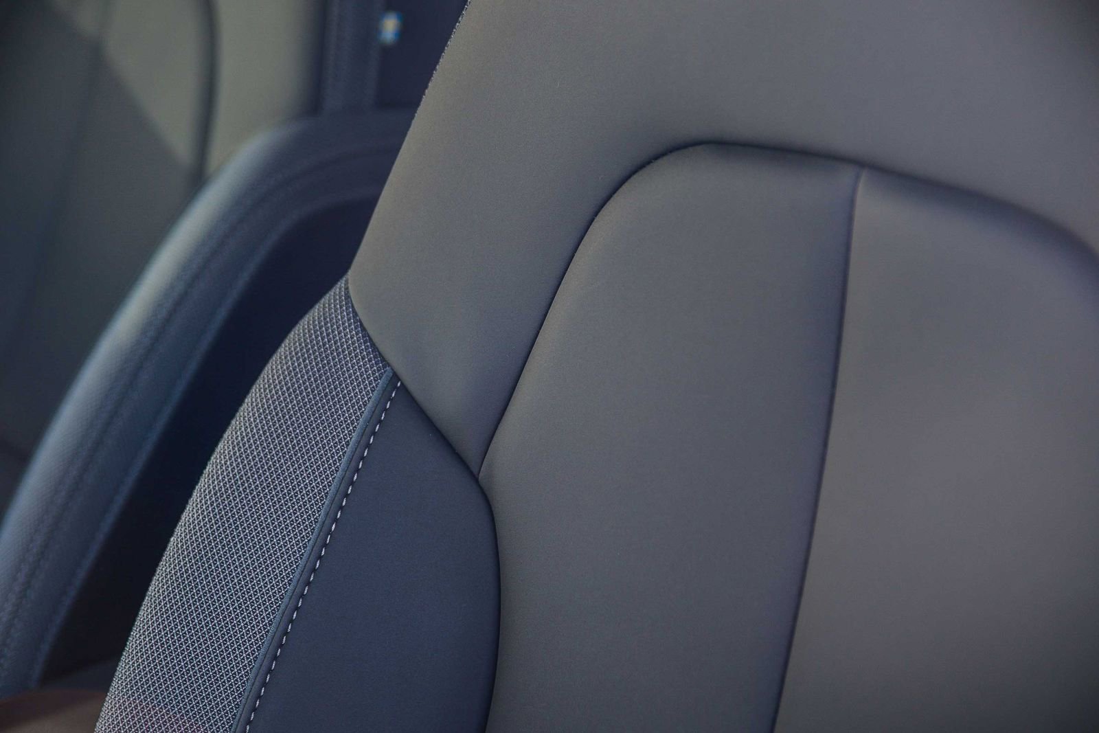 Used 2023 Volvo XC40 Recharge Core image 27