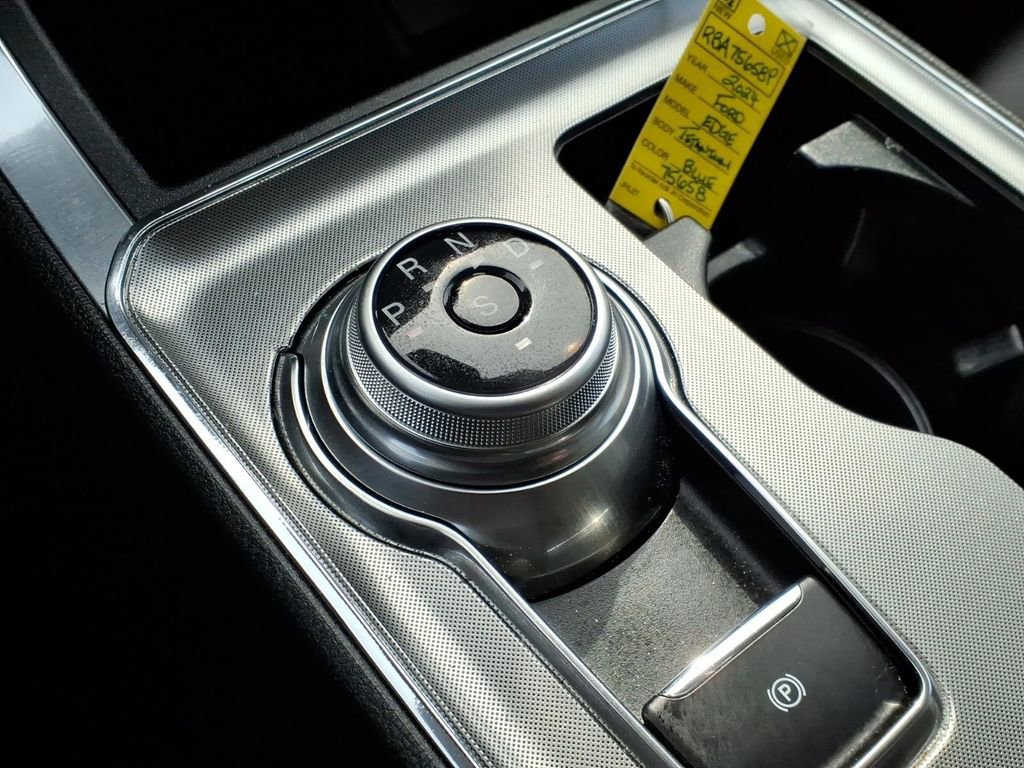 Used 2024 Ford Edge Titanium image 19