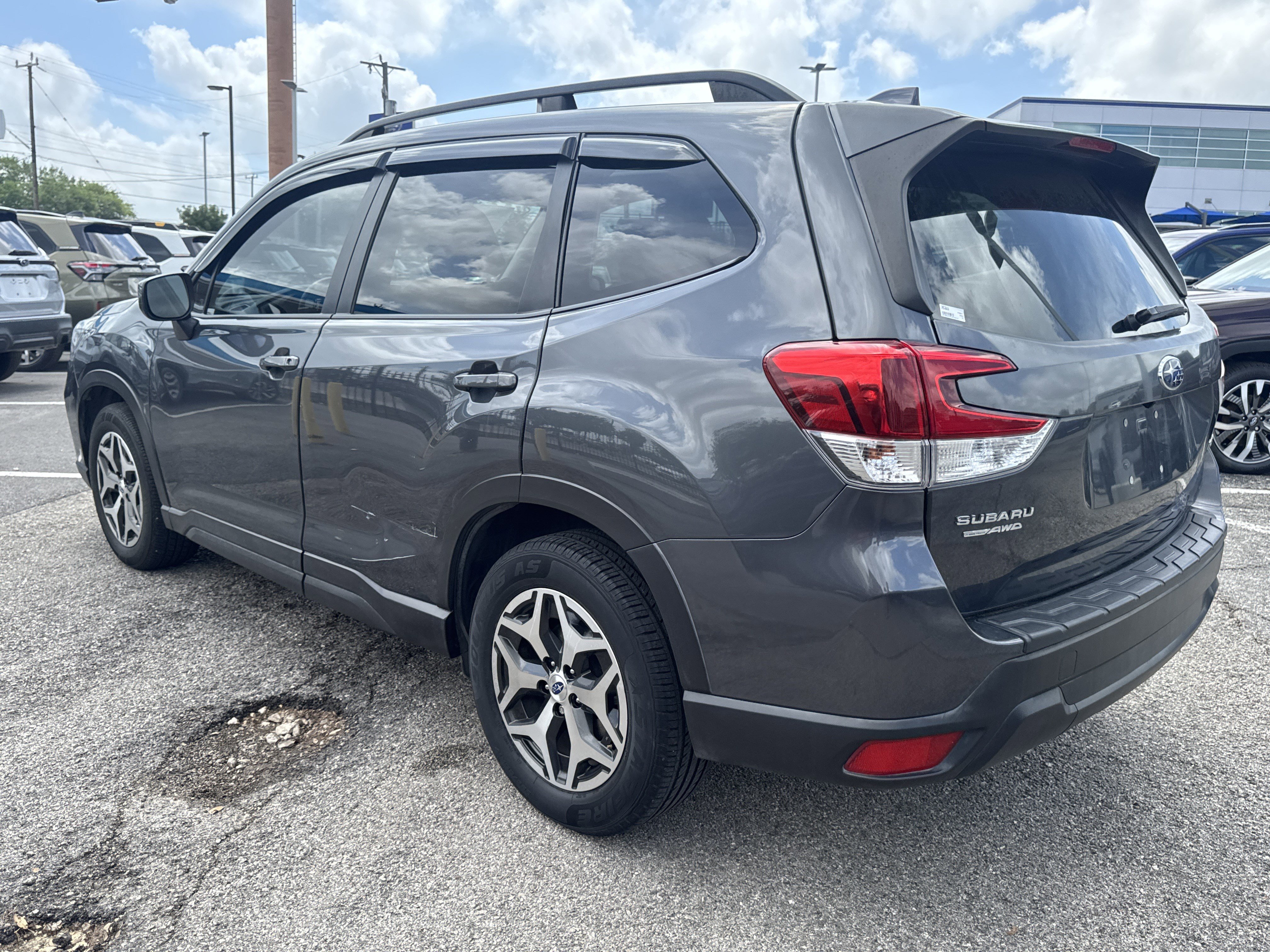 Used 2020 Subaru Forester Premium AWD/4WD image 5