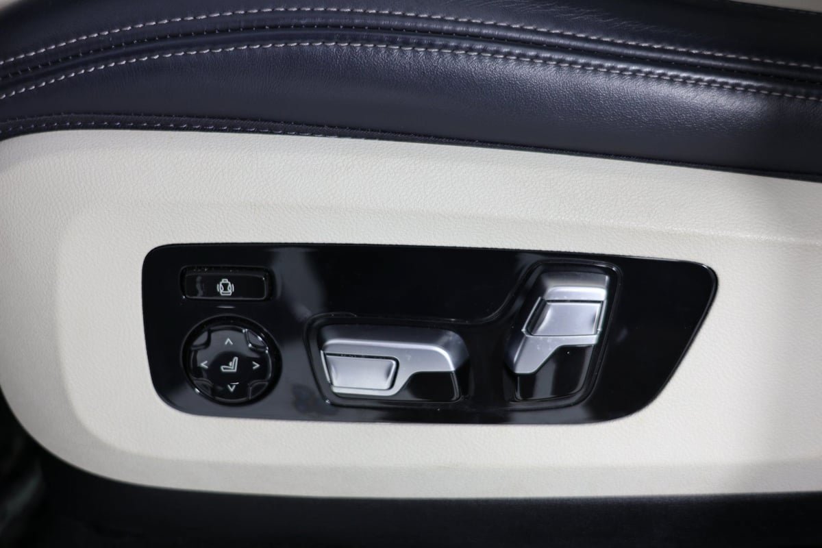 Used 2021 BMW ALPINA XB7 AWD/4WD image 27