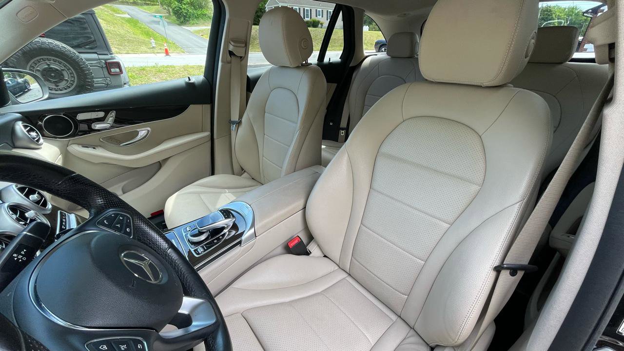 Used 2016 Mercedes-Benz GLC 300 4MATIC w/ Multimedia Package image 17