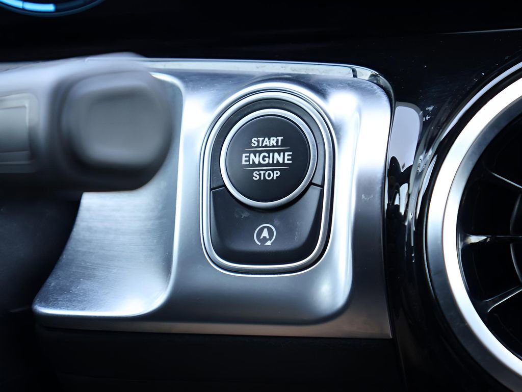 Used 2020 Mercedes-Benz GLB 250 4MATIC image 27