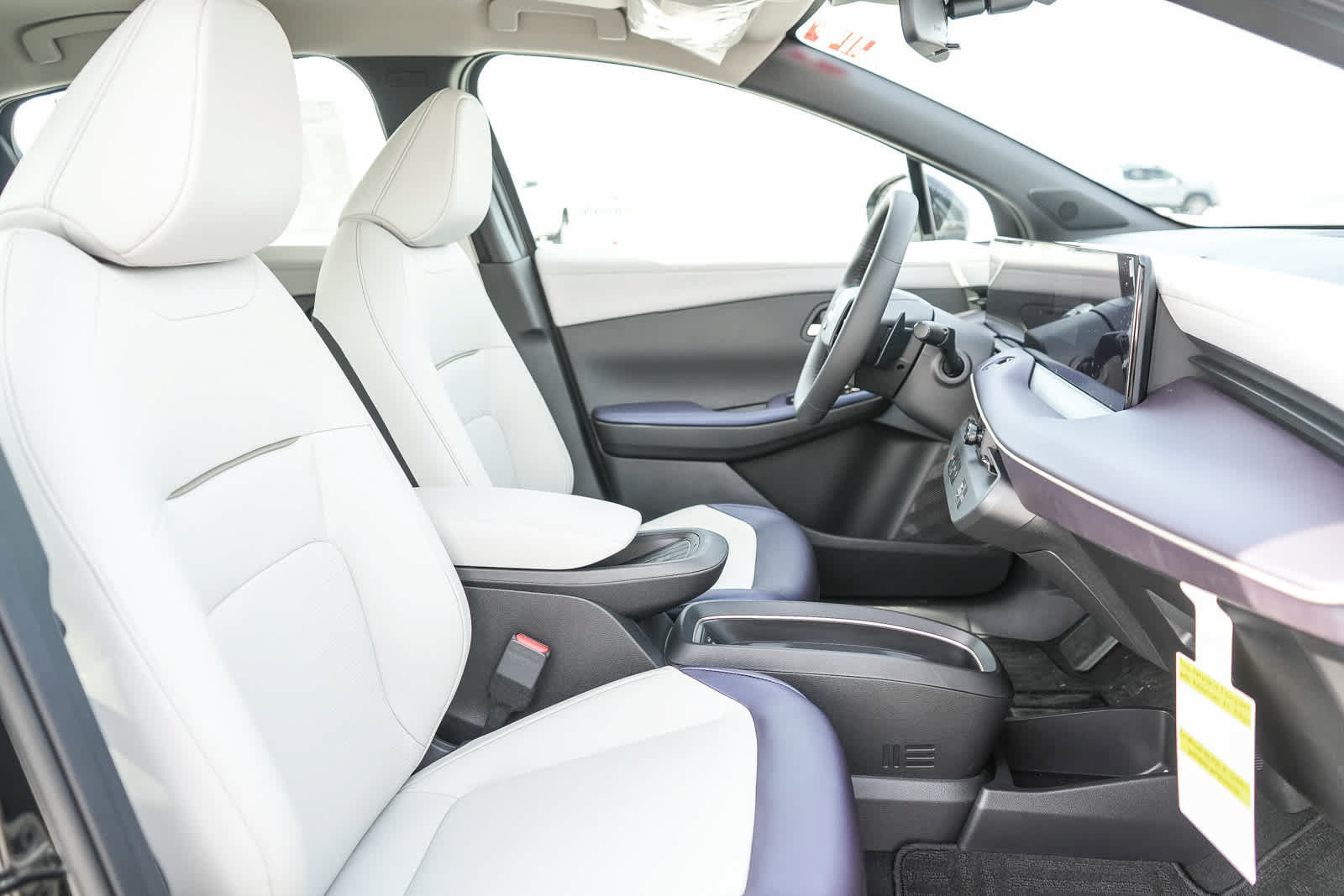 New 2026 Nissan Leaf SV+ w/ Floor Mat Package (SV+) FWD image 18