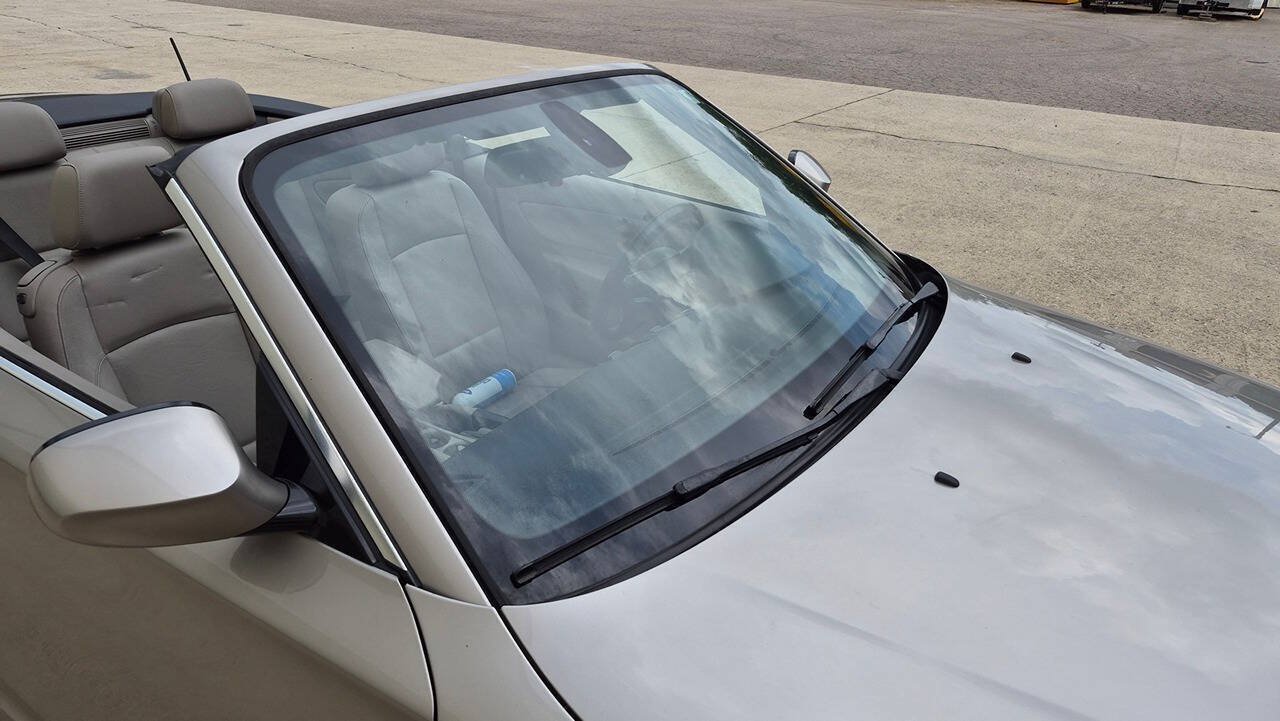 Used 2010 BMW 135i Convertible RWD image 25