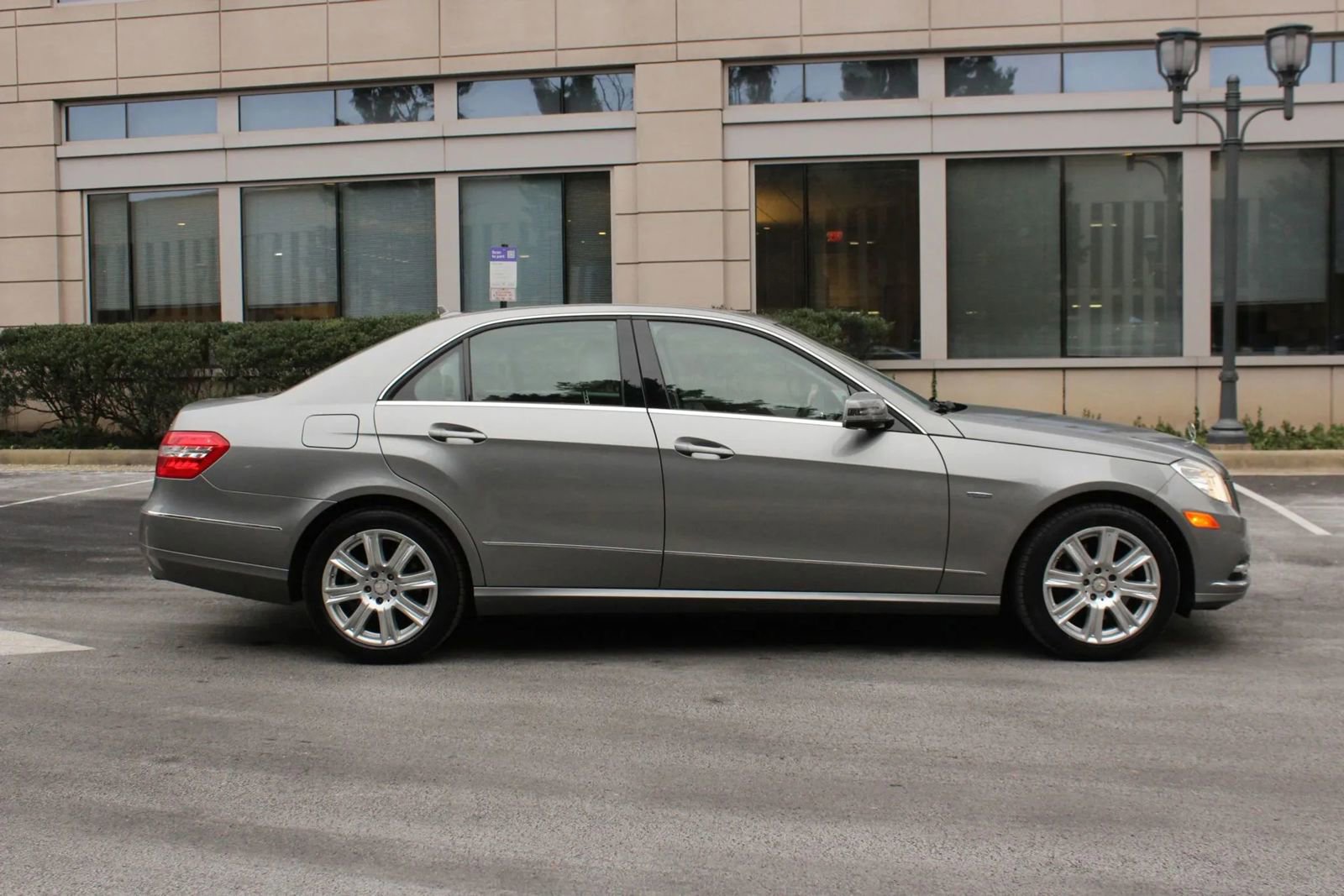 Used 2012 Mercedes-Benz E 350 4MATIC Sedan image 6