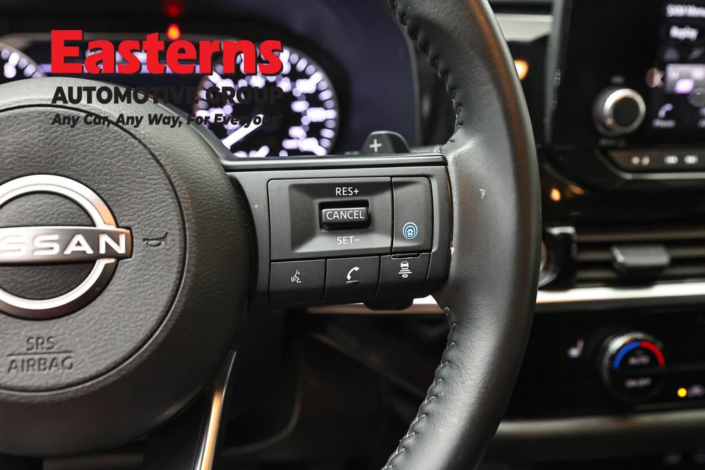 Used 2024 Nissan Pathfinder SV AWD/4WD image 16