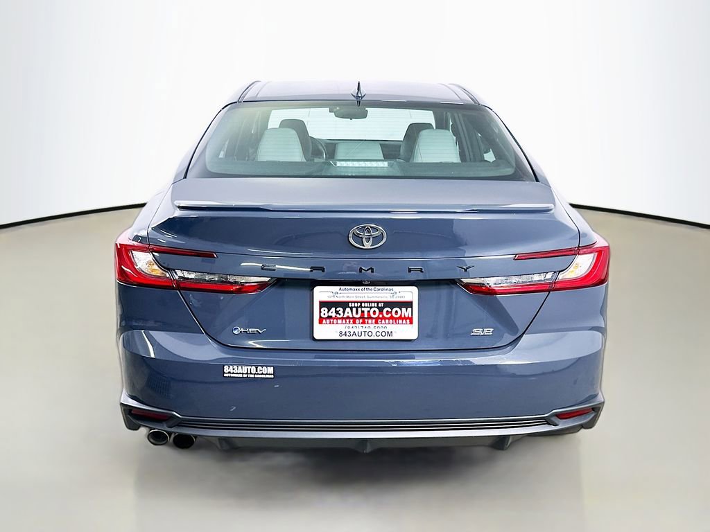 Used 2025 Toyota Camry SE image 6