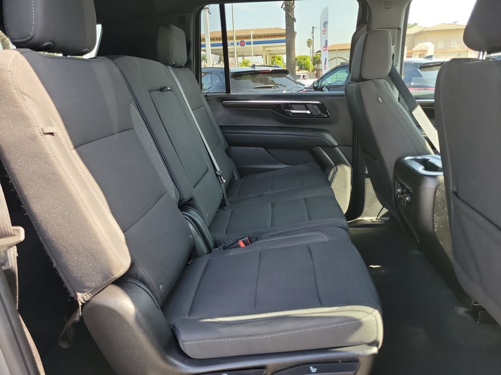 Used 2026 Chevrolet Suburban LS RWD image 18