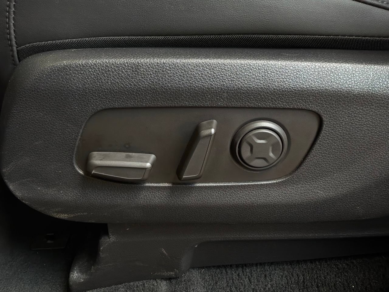 Used 2026 Kia Carnival FWD image 11