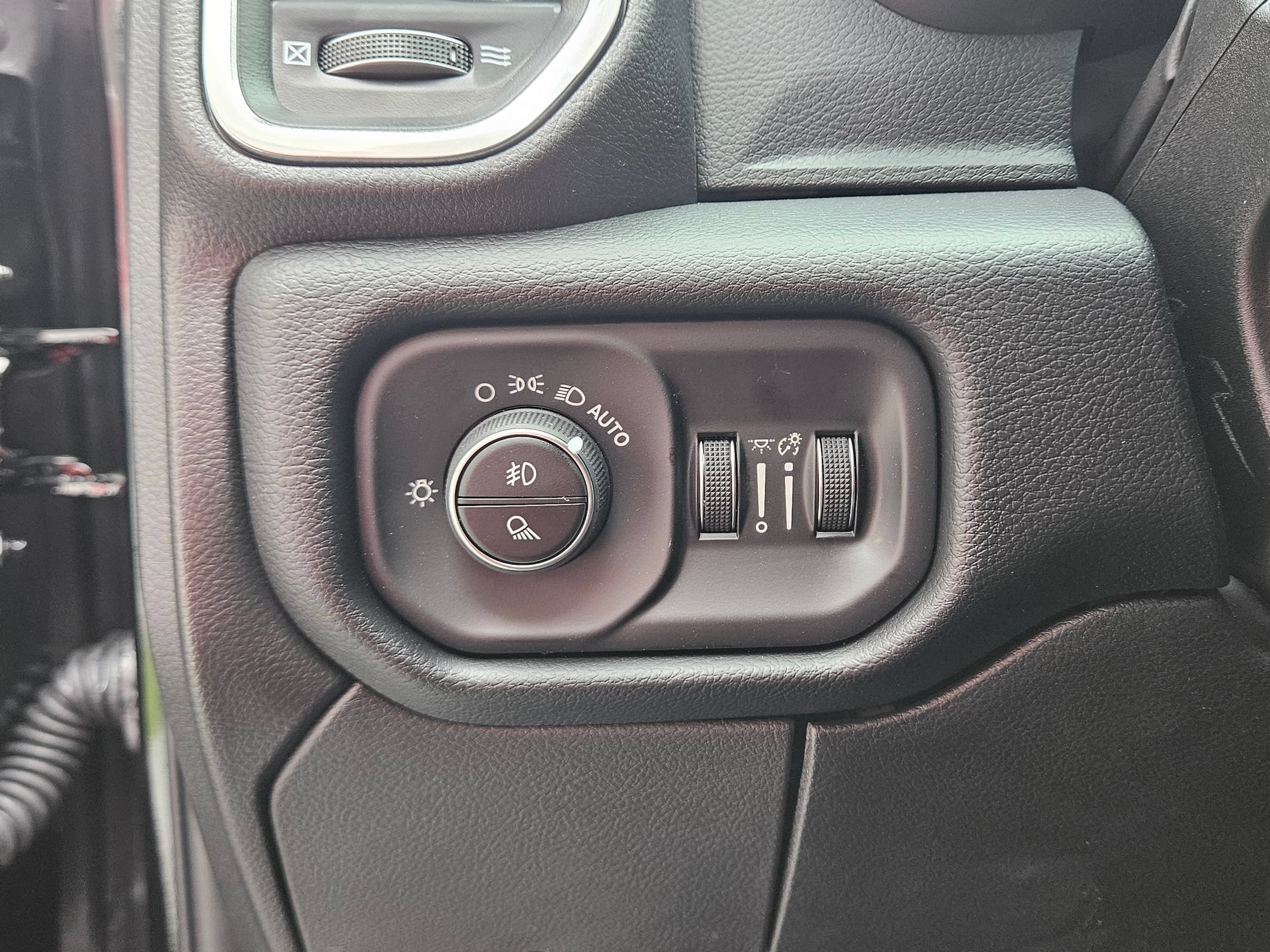New 2026 RAM 2500 Laramie w/ Night Edition AWD/4WD image 18