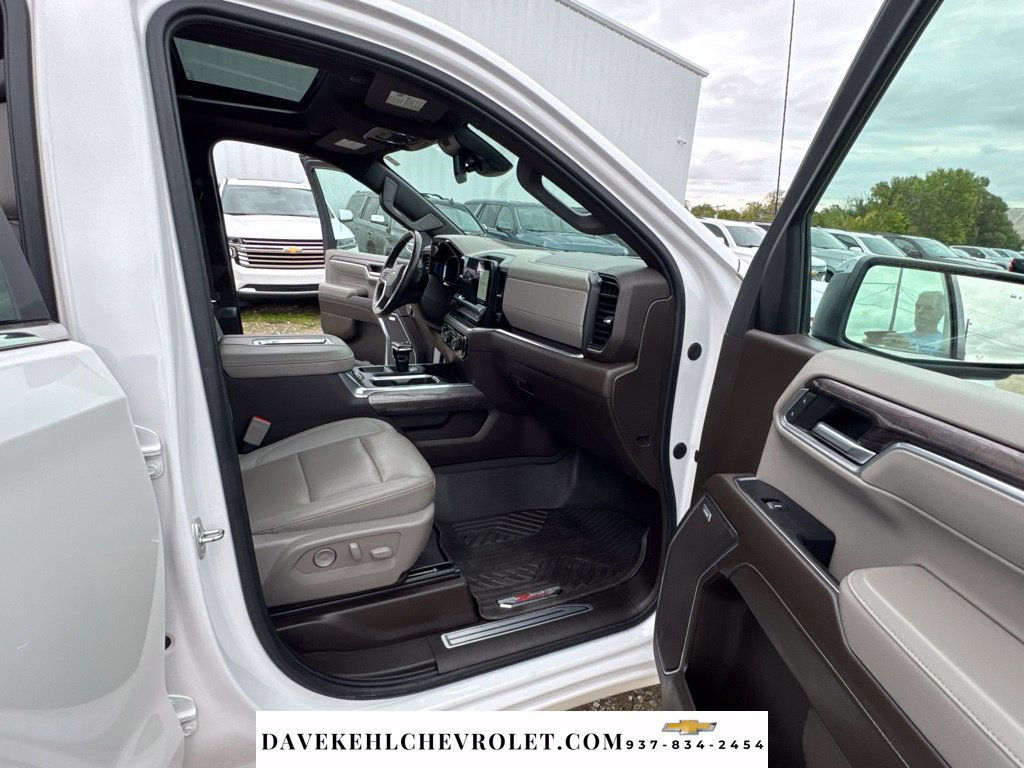 Used 2022 Chevrolet Silverado 1500 LTZ w/ LTZ Premium Package AWD/4WD image 28
