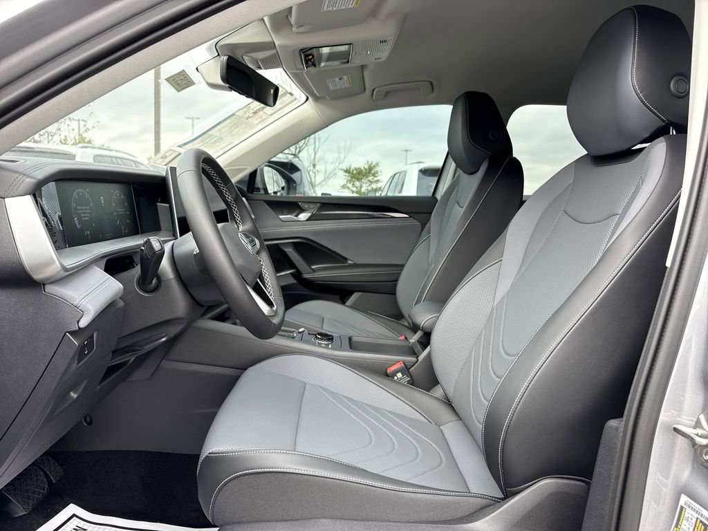 New 2025 Volkswagen Tiguan SE image 11