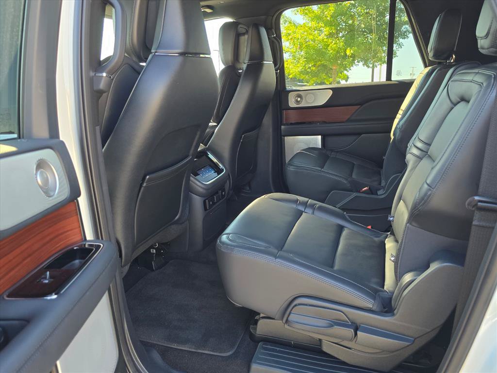 Used 2024 Lincoln Navigator L Reserve AWD/4WD image 5