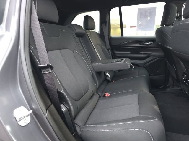 Used 2025 Jeep Grand Cherokee Laredo X image 30