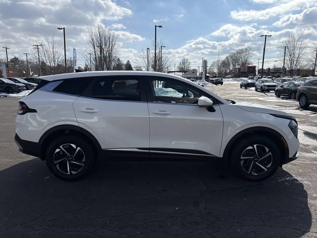 Used 2024 Kia Sportage LX image 9